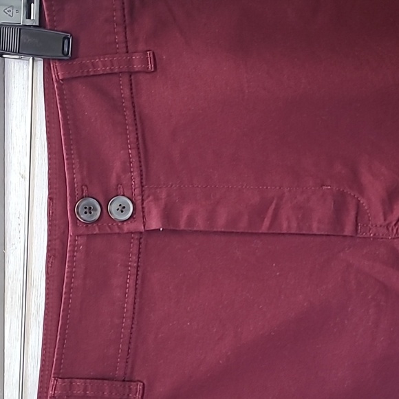 Stretch Shorts | A new day | 16 - Picture 4 of 8